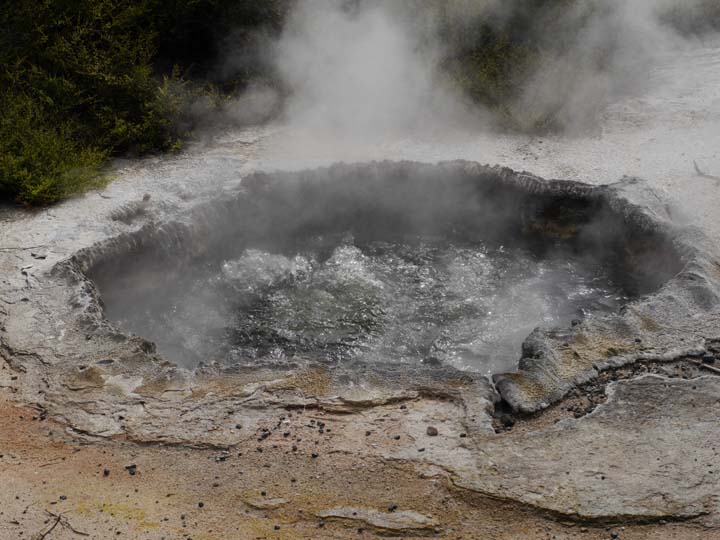 Thunder Crater, Wai o Tapu - New Zealand